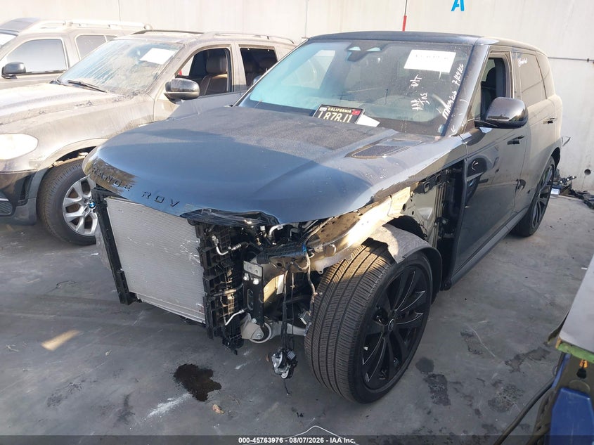 2025 Land rover Range rover sport VIN SAL1P9EUXSA498164 IAAI salvage auction — FRONT END, Salvage Title, sold $45,400 on 2026-08-19 (photo 2)