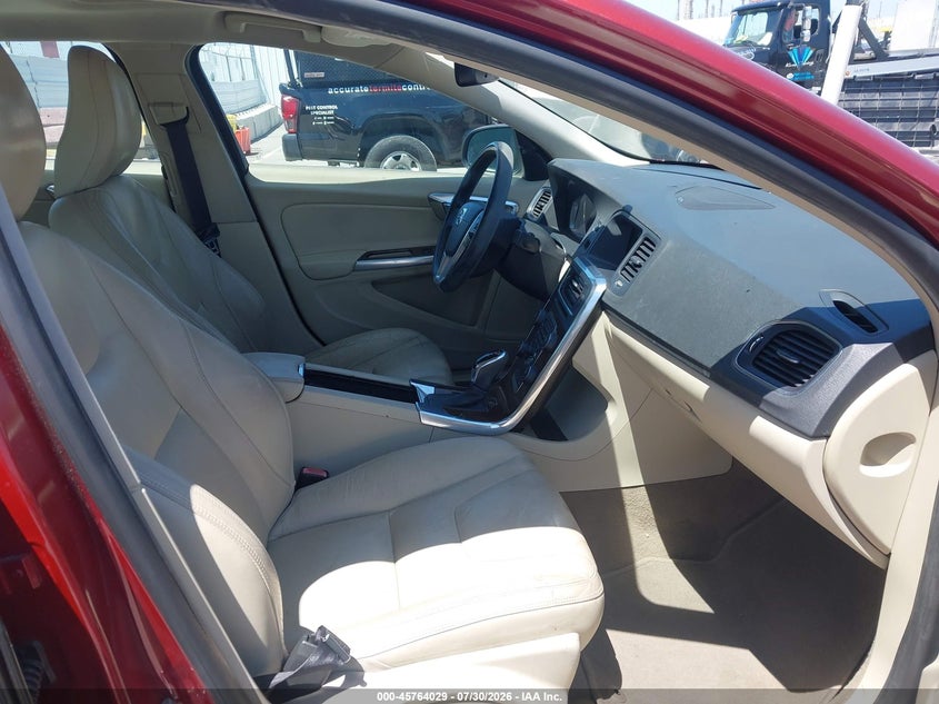 2014 Volvo S60 VIN YV1612FS9E2295813 IAAI salvage auction — RIGHT FRONT, Salvage Title, sold $700 on 2026-08-19 (photo 5)