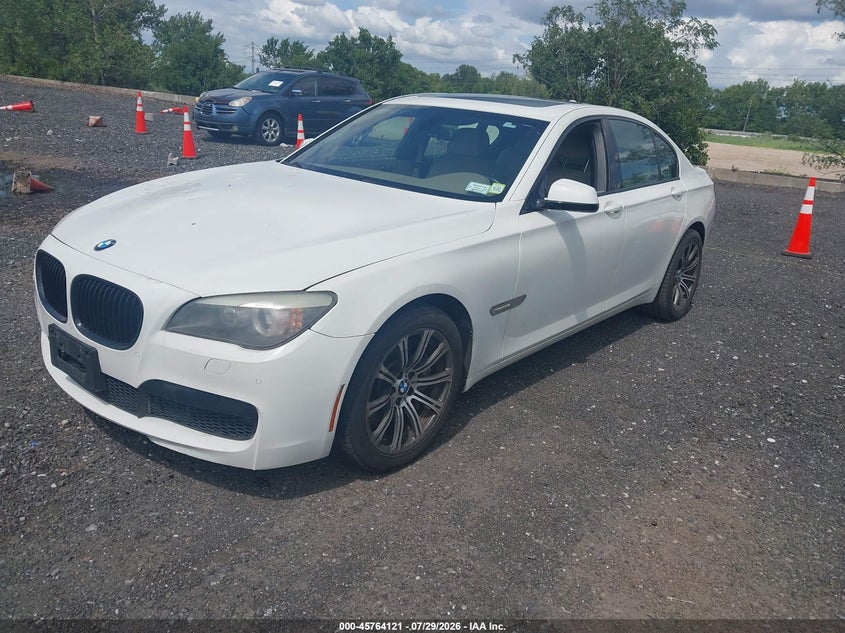 2012 BMW 7er VIN WBAKA8C55CDS99748 IAAI salvage auction — NORMAL WEAR, Clear (New York), sold $425 on 2026-08-04 (photo 2)