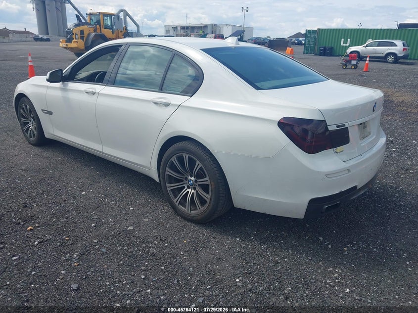 2012 BMW 7er VIN WBAKA8C55CDS99748 IAAI salvage auction — NORMAL WEAR, Clear (New York), sold $425 on 2026-08-04 (photo 3)