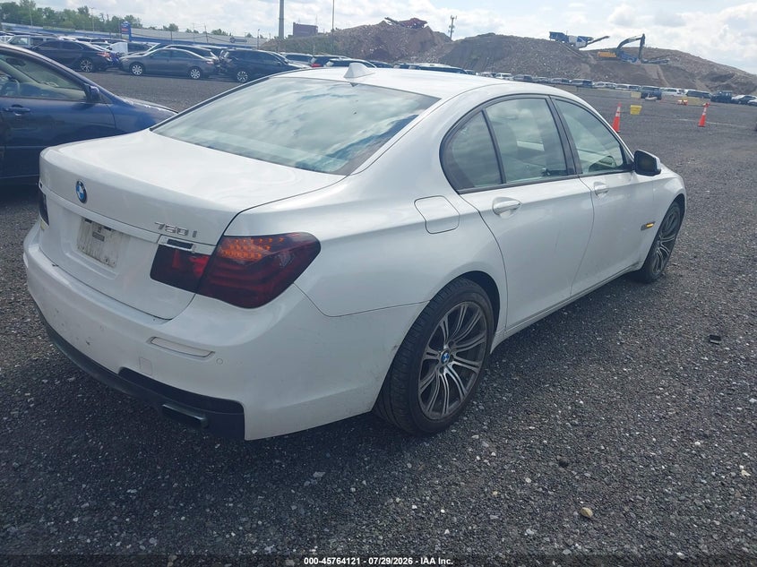 2012 BMW 7er VIN WBAKA8C55CDS99748 IAAI salvage auction — NORMAL WEAR, Clear (New York), sold $425 on 2026-08-04 (photo 4)