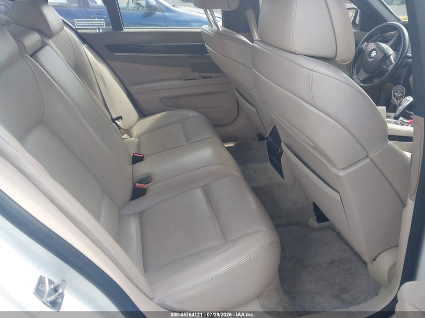 2012 BMW 7er VIN WBAKA8C55CDS99748 IAAI salvage auction — NORMAL WEAR, Clear (New York), sold $425 on 2026-08-04 (photo 8)