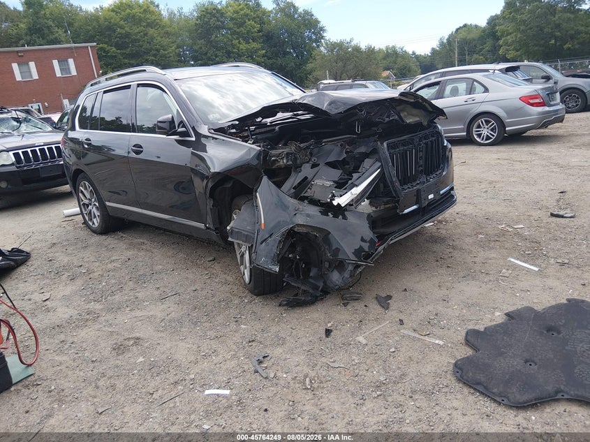 2020 BMW X7 VIN 5UXCW2C03L9C18048 — IAAI salvage auction photo