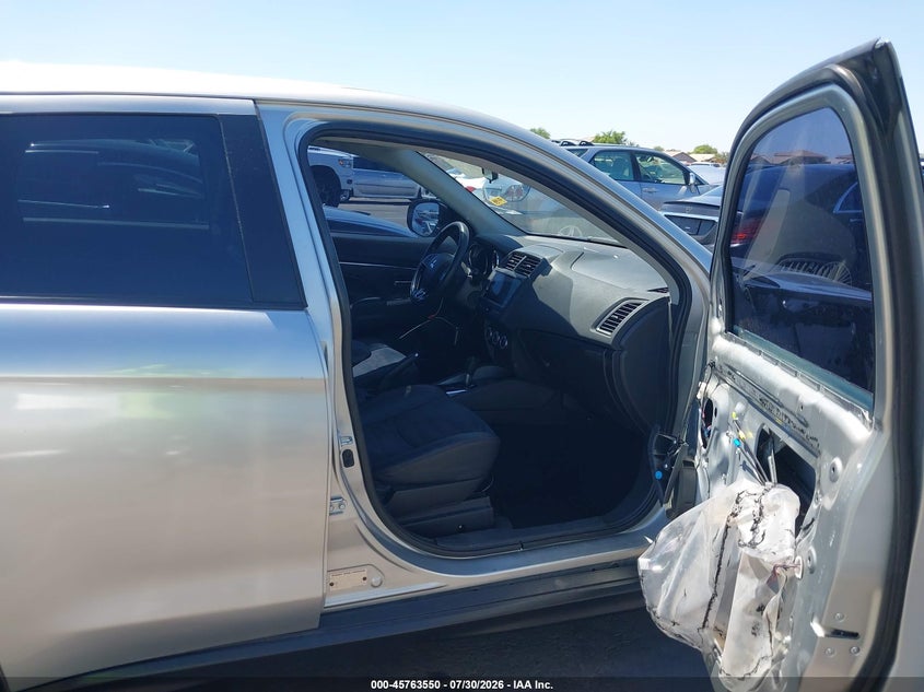 2018 Mitsubishi Outlander VIN JA4AP3AW9JU026086 IAAI salvage auction — RIGHT FRONT, Wait Title, sold $2,550 on 2026-08-21 (photo 5)