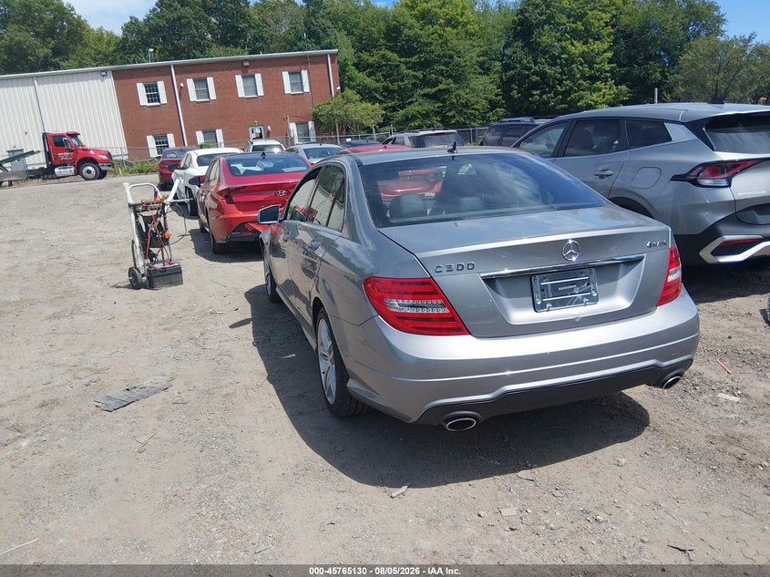 2013 Mercedes-benz C-klasse VIN WDDGF8AB3DR272965 IAAI salvage auction — FRONT END, Clear (Massachusetts), sold $1,300 on 2026-08-09 (photo 3)
