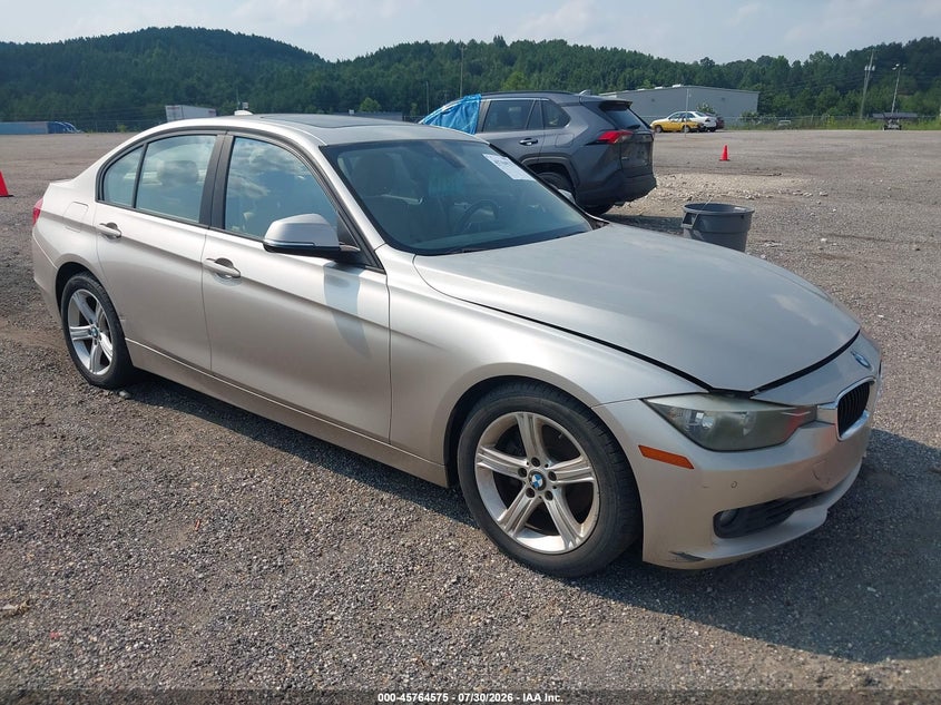 2014 BMW 3er VIN WBA3A5C52EJ463447 IAAI salvage auction — NORMAL WEAR, Clear (Alabama), sold $350 on 2026-08-20 (photo 1)
