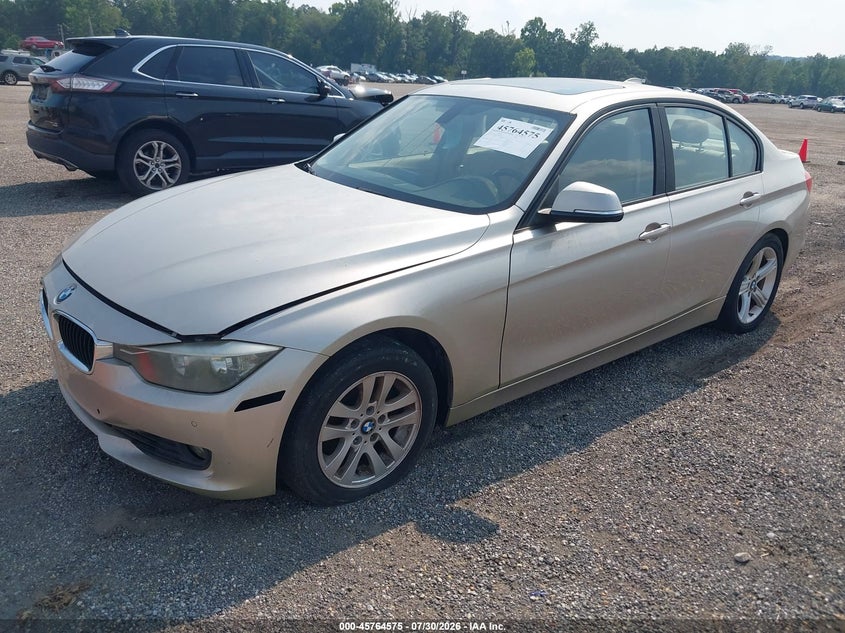 2014 BMW 3er VIN WBA3A5C52EJ463447 IAAI salvage auction — NORMAL WEAR, Clear (Alabama), sold $350 on 2026-08-20 (photo 2)