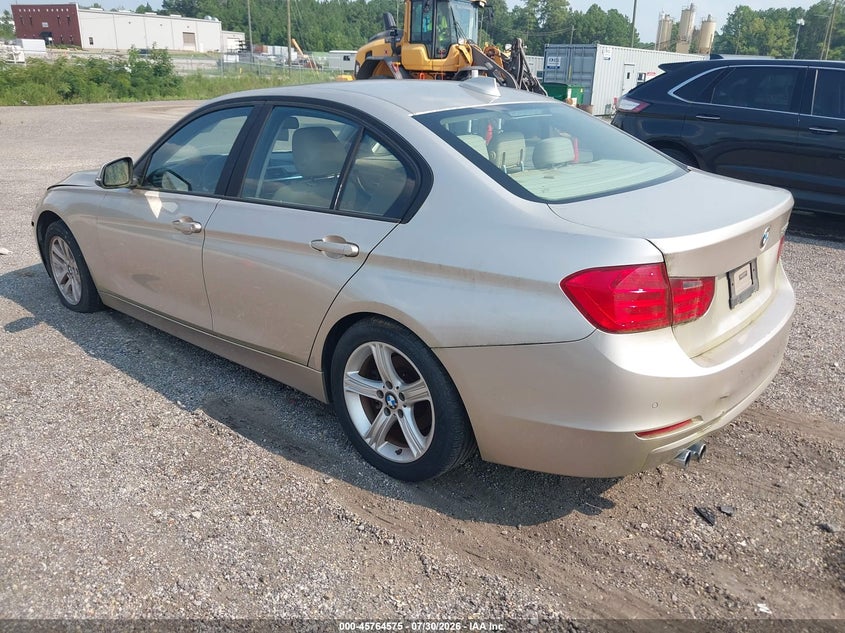 2014 BMW 3er VIN WBA3A5C52EJ463447 IAAI salvage auction — NORMAL WEAR, Clear (Alabama), sold $350 on 2026-08-20 (photo 3)
