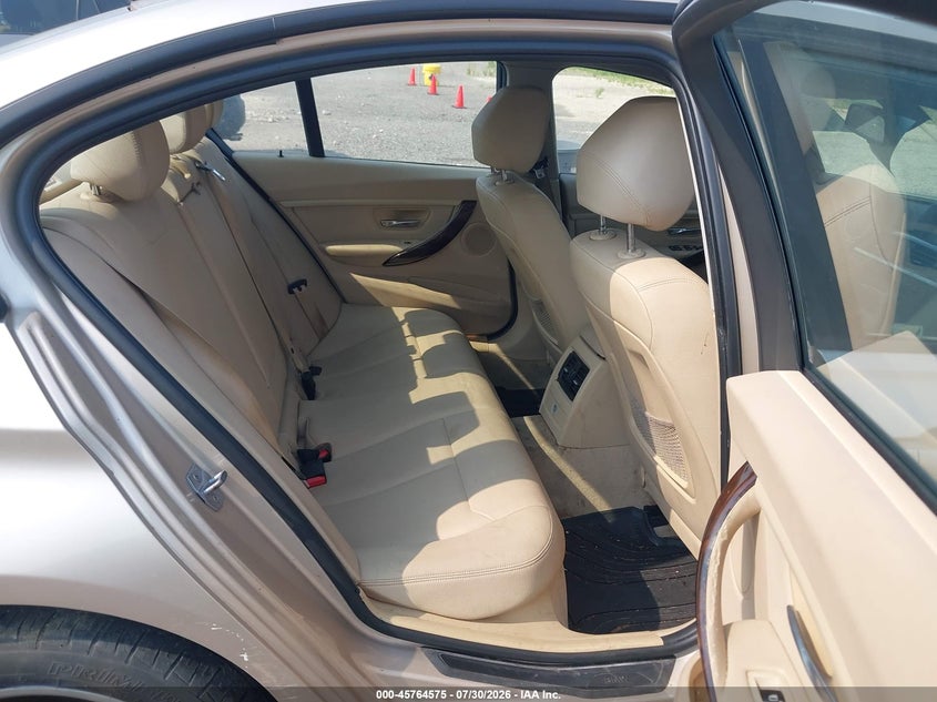 2014 BMW 3er VIN WBA3A5C52EJ463447 IAAI salvage auction — NORMAL WEAR, Clear (Alabama), sold $350 on 2026-08-20 (photo 8)