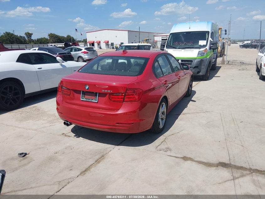 2013 BMW 3er VIN WBA3A5G58DNP23271 IAAI salvage auction — NORMAL WEAR, Original (Texas), sold $2,050 on 2026-08-11 (photo 4)