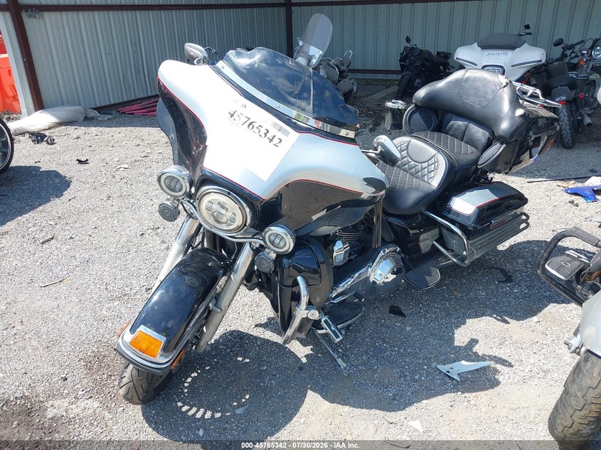 2011 Harley-davidson Flhtcu VIN 1HD1FC416BB659567 IAAI salvage auction — LEFT SIDE, Clear (Indiana), sold $2,500 on 2026-09-26 (photo 2)
