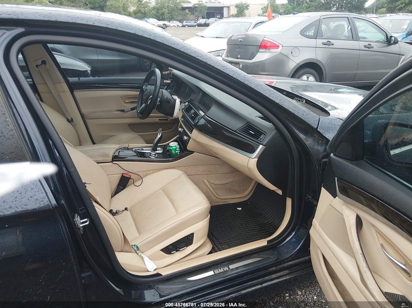 2011 BMW 5 series VIN WBAFU7C55BC777822 IAAI salvage auction — NORMAL WEAR, Clear (Rhode Island), sold $125 on 2026-08-04 (photo 5)