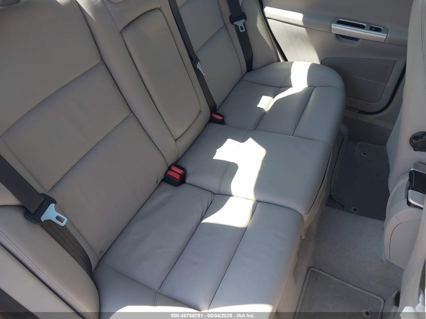 2010 Volvo S40 VIN YV1390MS5A2508298 IAAI salvage auction — NORMAL WEAR, Clear (New Jersey), sold $925 on 2026-08-11 (photo 8)