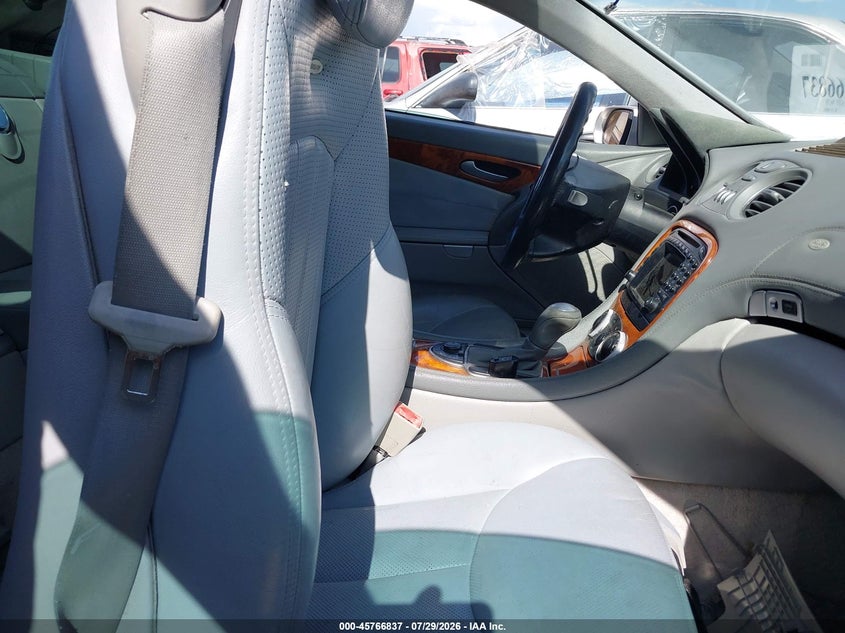 2004 Mercedes-benz Sl-klasse amg VIN WDBSK74F54F071819 IAAI salvage auction — NORMAL WEAR, Clear-Dealer Only (Arizona), sold $4,650 on 2026-08-20 (photo 5)