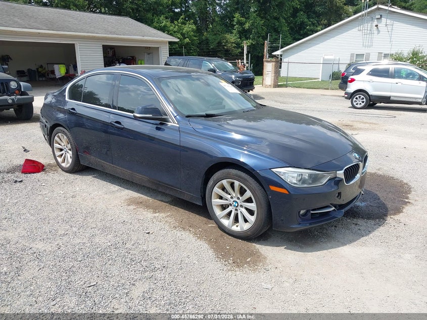 2015 BMW 3er VIN WBA3B9C59FF589829 IAAI salvage auction — REAR END, Salvage Title, sold $2,300 on 2026-08-24 (photo 1)