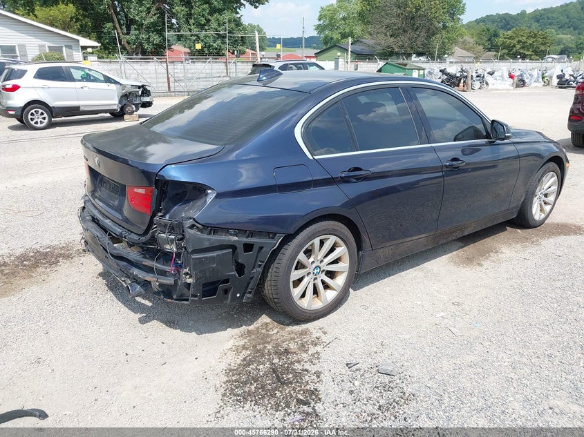 2015 BMW 3er VIN WBA3B9C59FF589829 IAAI salvage auction — REAR END, Salvage Title, sold $2,300 on 2026-08-24 (photo 4)