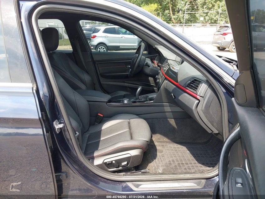 2015 BMW 3er VIN WBA3B9C59FF589829 IAAI salvage auction — REAR END, Salvage Title, sold $2,300 on 2026-08-24 (photo 5)