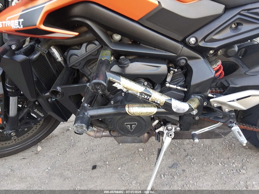 2025 Triumph motorcycle Street VIN SMTA604S8STCC4519 IAAI salvage auction — FRONT & REAR, Wait Title, sold $1,650 on 2026-09-29 (photo 9)