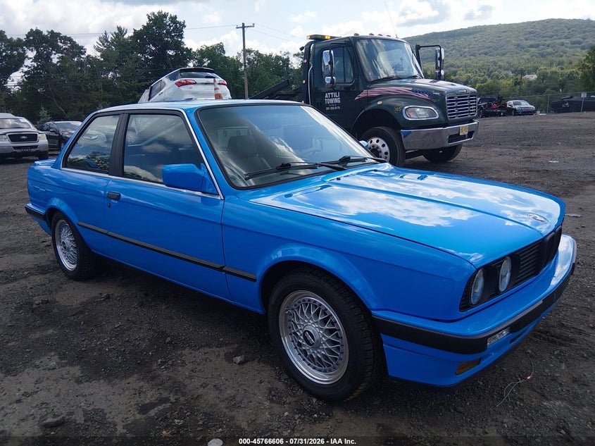 1988 BMW 3er VIN WBAAA1308J4141831 — IAAI salvage auction photo