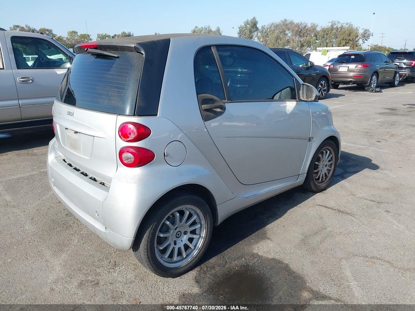2011 Smart Fortwo VIN WMEEJ3BA3BK467125 IAAI salvage auction — NORMAL WEAR, Clear - Dealer Only (California), sold $800 on 2026-08-07 (photo 4)