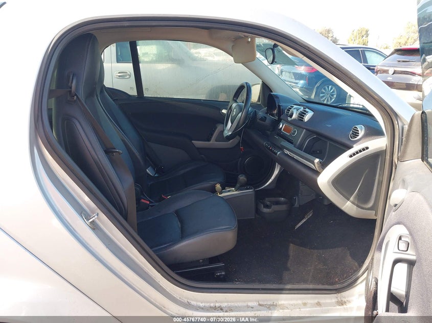 2011 Smart Fortwo VIN WMEEJ3BA3BK467125 IAAI salvage auction — NORMAL WEAR, Clear - Dealer Only (California), sold $800 on 2026-08-07 (photo 5)