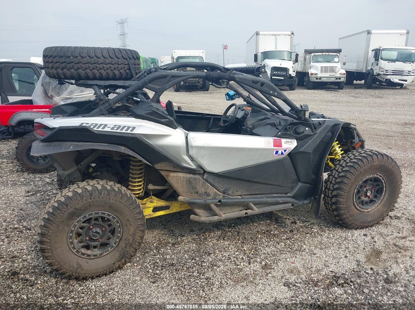 2019 Can-am/ brp Maverick VIN 3JBVGAY44KK002959 IAAI salvage auction — LEFT SIDE, Wait Title, sold $7,900 on 2026-09-18 (photo 4)