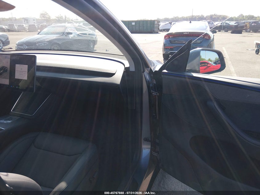 2026 Tesla Model y VIN 7SAYGDED7TA437713 IAAI salvage auction — WATER/FLOOD, Salvage (New Jersey), sold $27,900 on 2026-09-24 (photo 5)