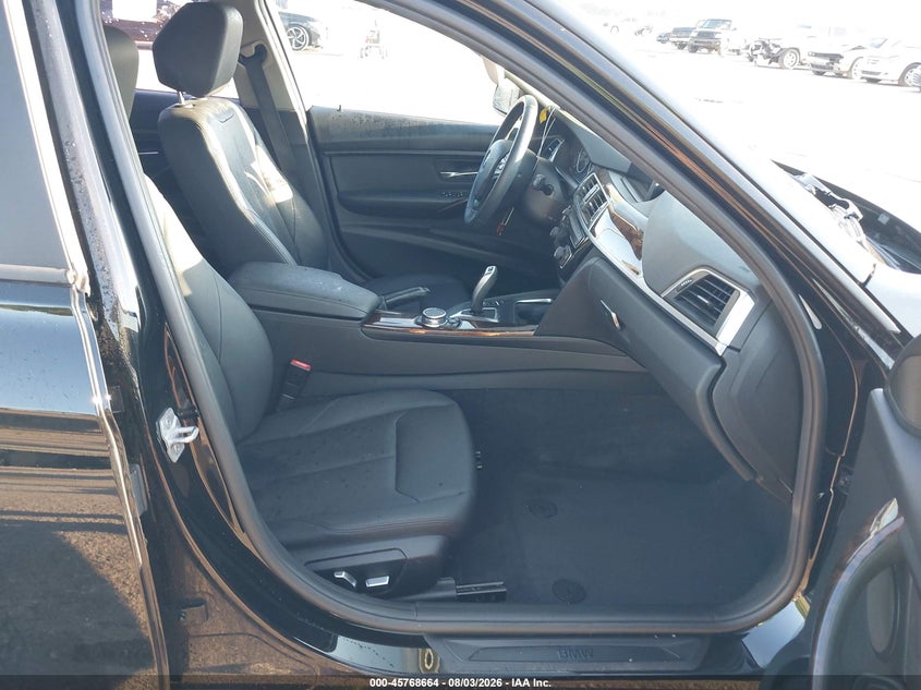 2017 BMW 3er VIN WBA8E1G35HNU15451 IAAI salvage auction — FRONT END, Salvage Title, sold $2,500 on 2026-08-21 (photo 5)