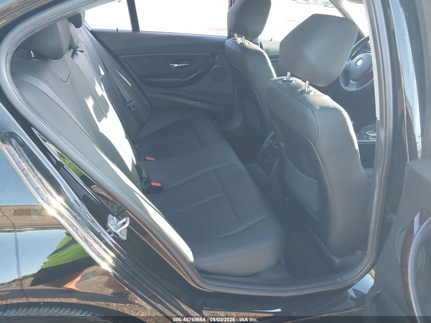 2017 BMW 3er VIN WBA8E1G35HNU15451 IAAI salvage auction — FRONT END, Salvage Title, sold $2,500 on 2026-08-21 (photo 8)