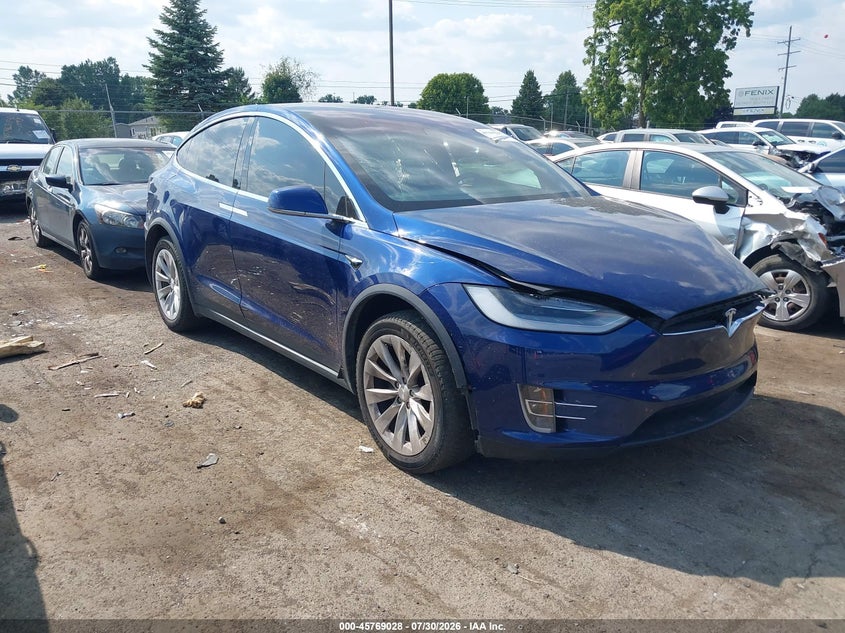 2020 Tesla Model x VIN 5YJXCAE25LF235506 IAAI salvage auction — NORMAL WEAR, Salvage Title, sold $8,075 on 2026-08-27 (photo 1)