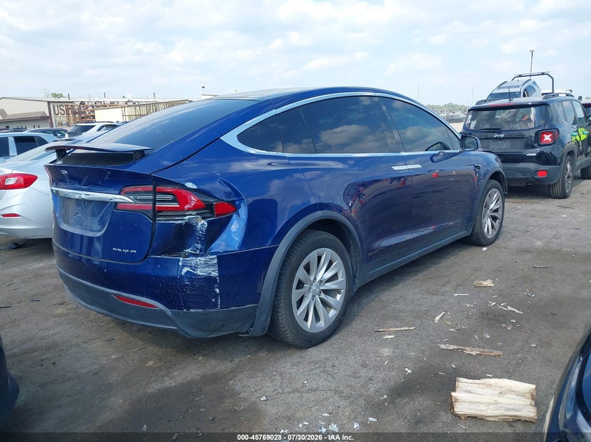 2020 Tesla Model x VIN 5YJXCAE25LF235506 IAAI salvage auction — NORMAL WEAR, Salvage Title, sold $8,075 on 2026-08-27 (photo 4)