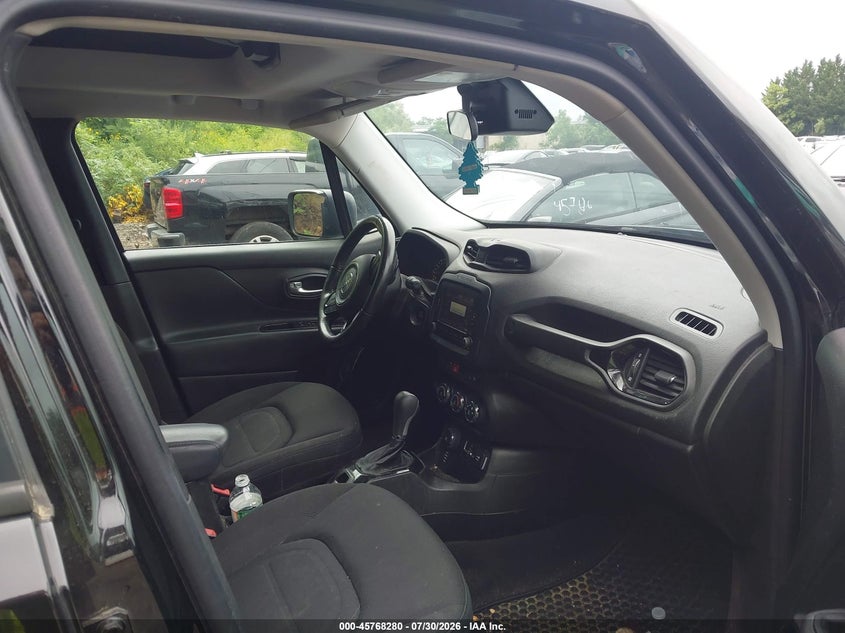 2017 Jeep Renegade VIN ZACCJBBB1HPE82049 IAAI salvage auction — NORMAL WEAR, Clear (Rhode Island), sold $2,400 on 2026-08-11 (photo 5)