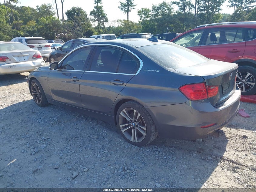 2013 BMW 3er VIN WBA3F9C57DF483820 IAAI salvage auction — NORMAL WEAR, Clear (Georgia), sold $1,300 on 2026-08-18 (photo 3)