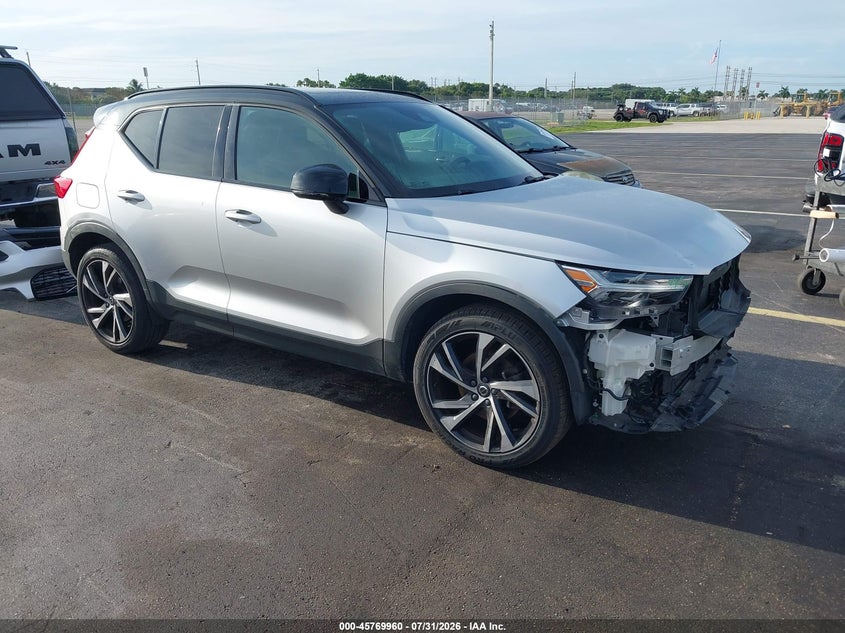 2019 Volvo Xc40 VIN YV4162UMXK2086627 — IAAI salvage auction photo