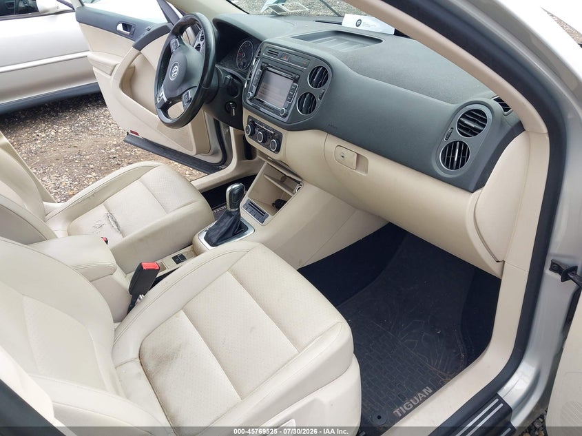 2012 Volkswagen Tiguan VIN WVGAV7AX8CW522544 IAAI salvage auction — FRONT END, Salvage Title, sold $525 on 2026-08-20 (photo 5)