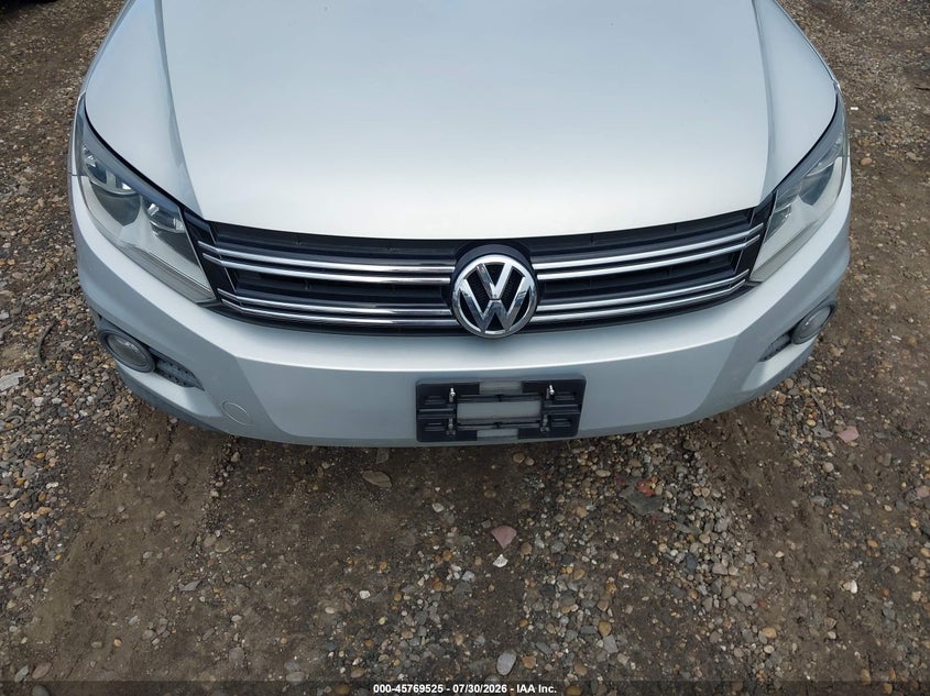 2012 Volkswagen Tiguan VIN WVGAV7AX8CW522544 IAAI salvage auction — FRONT END, Salvage Title, sold $525 on 2026-08-20 (photo 6)