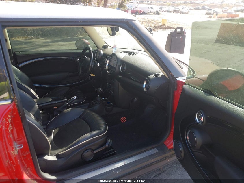 2011 Mini Cooper VIN WMWSV3C55BTY10774 IAAI salvage auction — NORMAL WEAR, Clear - Dealer Only (California), sold $575 on 2026-08-11 (photo 5)