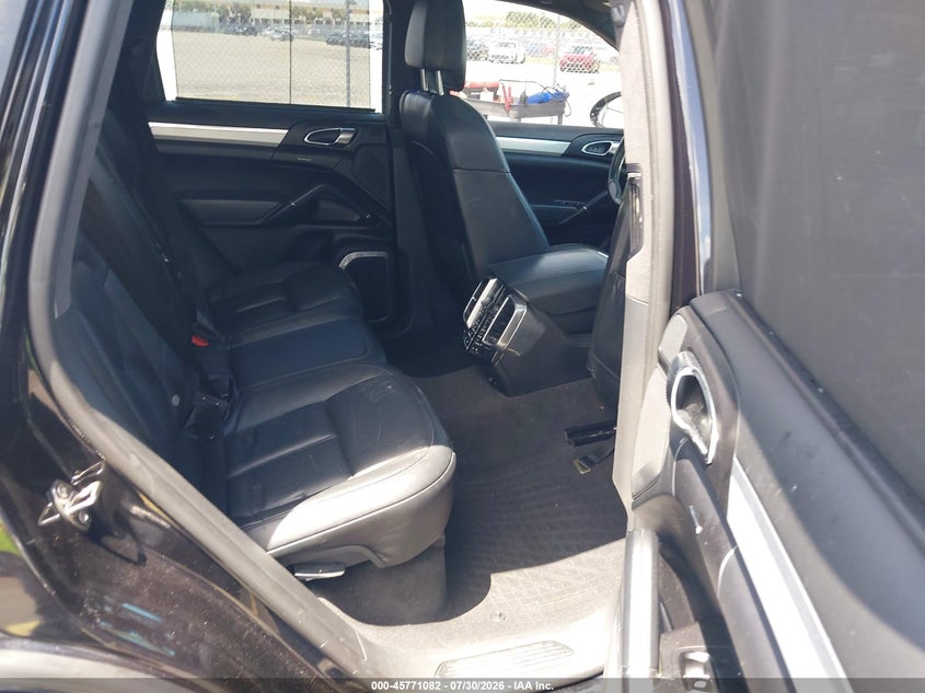 2016 Porsche Cayenne VIN WP1AD2A27GLA72731 IAAI salvage auction — RIGHT SIDE, Wait Title, sold $7,200 on 2026-09-17 (photo 8)