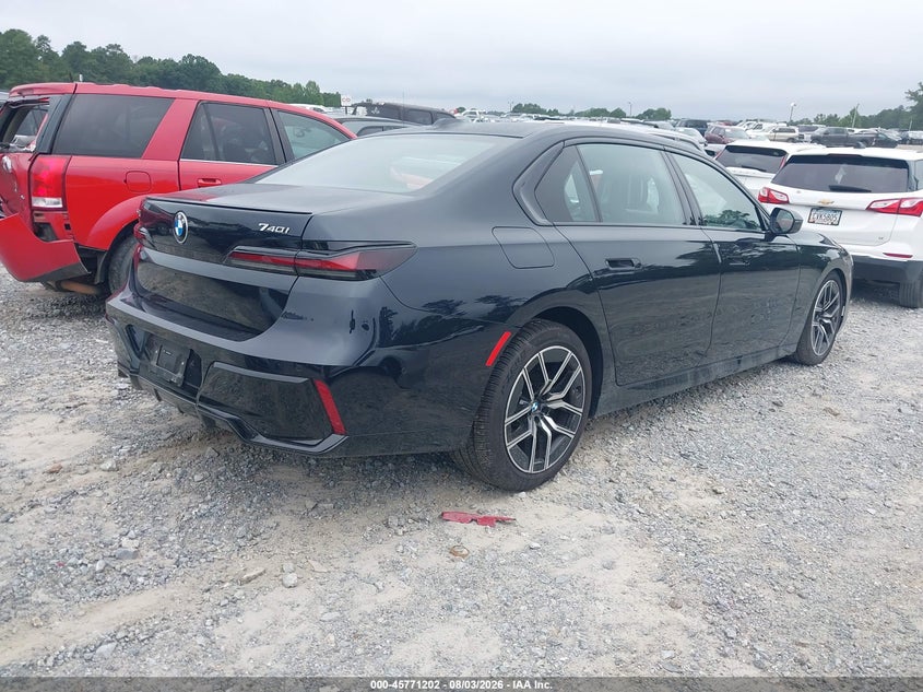 2026 BMW 7er VIN WBA33EH08TCX49909 IAAI salvage auction — ALL OVER, Clear (New Jersey), sold $61,250 on 2026-08-11 (photo 4)