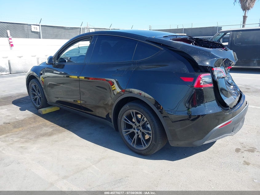 2025 Tesla Model y VIN 7SAYGDED7SF231017 IAAI salvage auction — REAR END, Wait Title, sold $10,800 on 2026-09-17 (photo 3)
