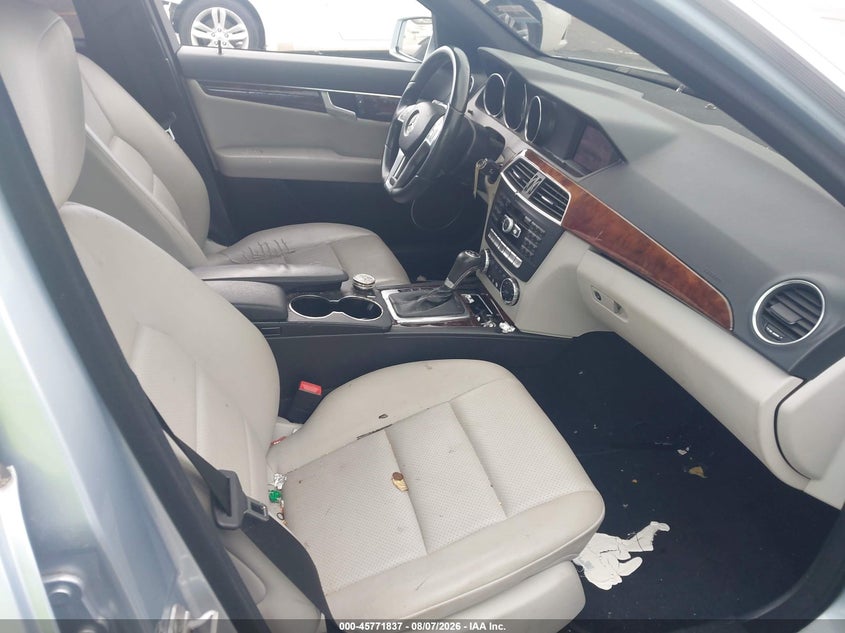 2014 Mercedes-benz C-klasse VIN WDDGF4HB1EG211321 IAAI salvage auction — NORMAL WEAR, Repossession Paperwork (Georgia), sold $250 on 2026-08-12 (photo 5)