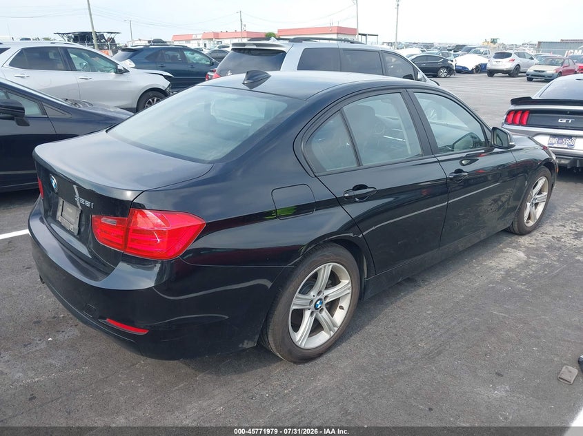 2014 BMW 3er VIN WBA3C1C54EK109992 IAAI salvage auction — NORMAL WEAR, Clear (Tennessee), sold $1,450 on 2026-08-20 (photo 4)