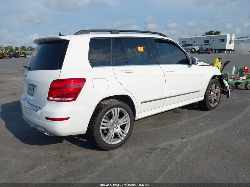 2015 Mercedes-benz Glk-klasse VIN WDCGG5HB9FG439494 IAAI salvage auction — BIO HAZARD, Salvage Title, sold $3,775 on 2026-08-17 (photo 4)