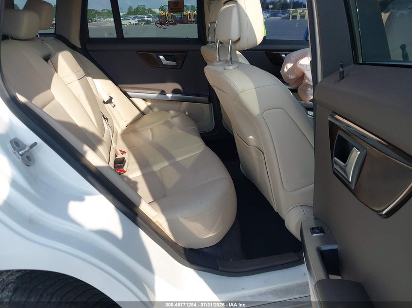 2015 Mercedes-benz Glk-klasse VIN WDCGG5HB9FG439494 IAAI salvage auction — BIO HAZARD, Salvage Title, sold $3,775 on 2026-08-17 (photo 8)