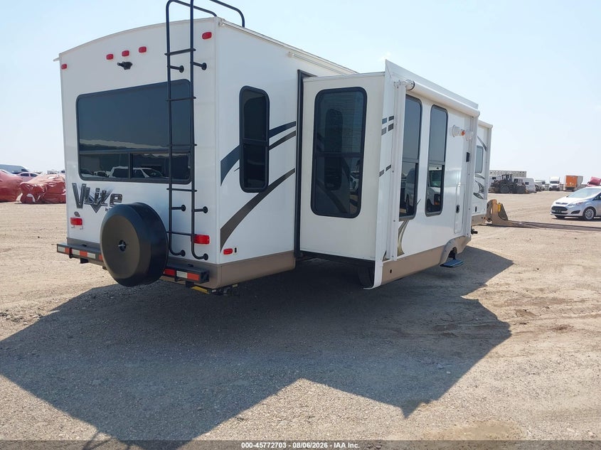 2016 Flagstaff V-lite 35' bumper pull VIN 4X4TFLF24G1869530 IAAI salvage auction — FRAME DAMAGE, Original (Texas), sold $5,600 on 2026-09-21 (photo 4)