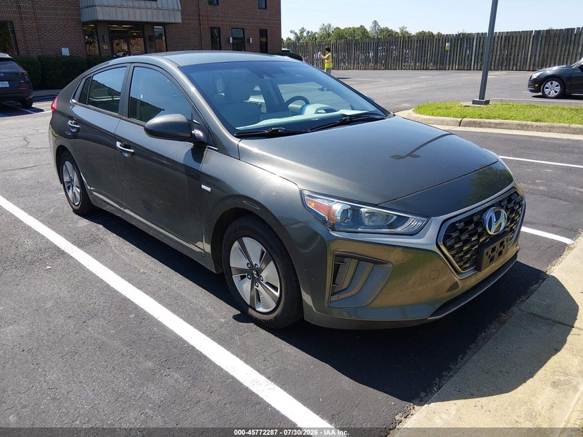 2020 Hyundai Ioniq hybrid VIN KMHC65LC2LU221672 — IAAI salvage auction photo