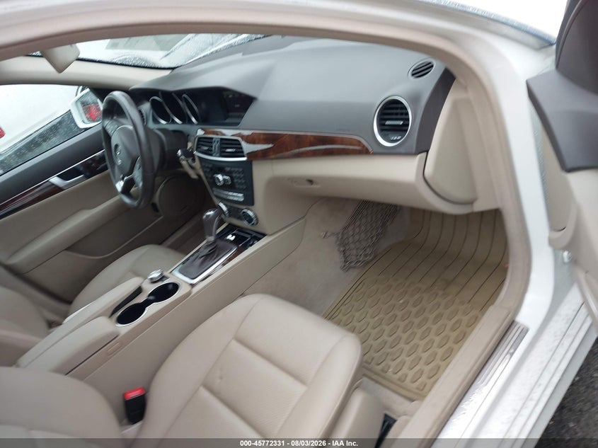 2014 Mercedes-benz C-klasse VIN WDDGF8AB7EG247421 IAAI salvage auction — FRONT END, Salvage Title, sold $2,450 on 2026-08-13 (photo 5)