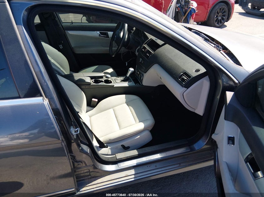 2009 Mercedes-benz C class VIN WDDGF54X69R060588 IAAI salvage auction — RIGHT FRONT, Salvage Title - Dealer (California), sold $300 on 2026-08-13 (photo 5)