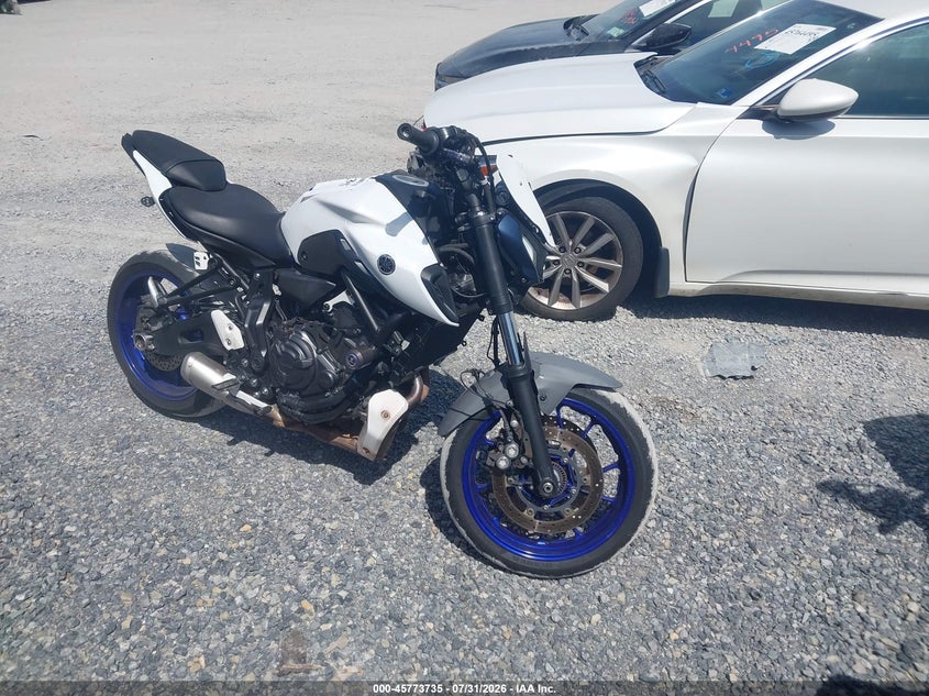 2023 Yamaha Mt VIN JYARM32E1PA007125 IAAI salvage auction — LEFT SIDE, Salvage Title, sold $3,250 on 2026-09-09 (photo 1)