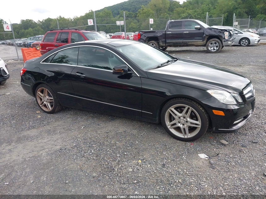 2013 Mercedes-benz E-klasse VIN WDDKJ8JB2DF214677 IAAI salvage auction — REAR END, Wait Title, sold $4,300 on 2026-08-30 (photo 1)